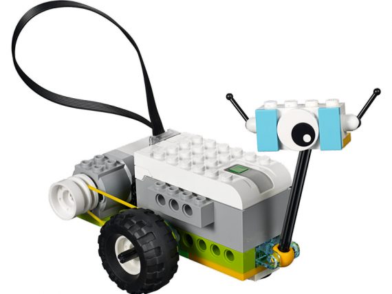 Gotowy model robota LEGO WeDo 2.0 zbudowany na warsztatach FA-BRYKA